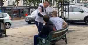 Zaútočil na štvornásobného majstra v brazílskom jiu-jitsu (Opláchol sa)