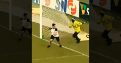 Ubzikol sekuriťákom a utekal objať futbalistu (Pobláznený fanúšik)