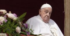 Telo pápeža Františka bolo vystavené vo Vatikáne. Veriaci sa s ním môžu prísť rozlúčiť